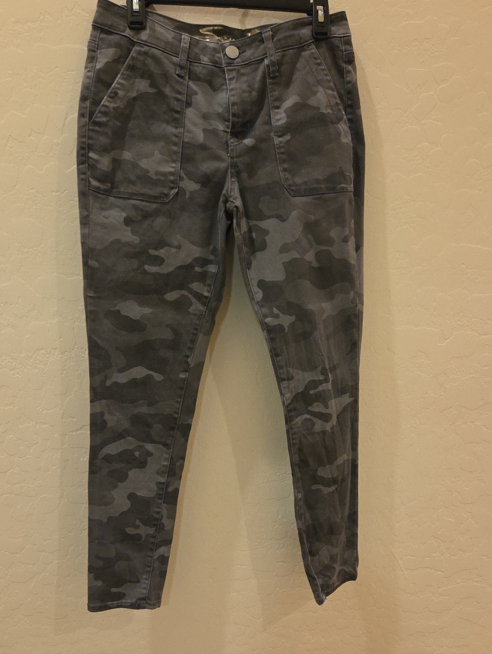 Seven Camo Skinny Jeans in Gray Size 6 Like New